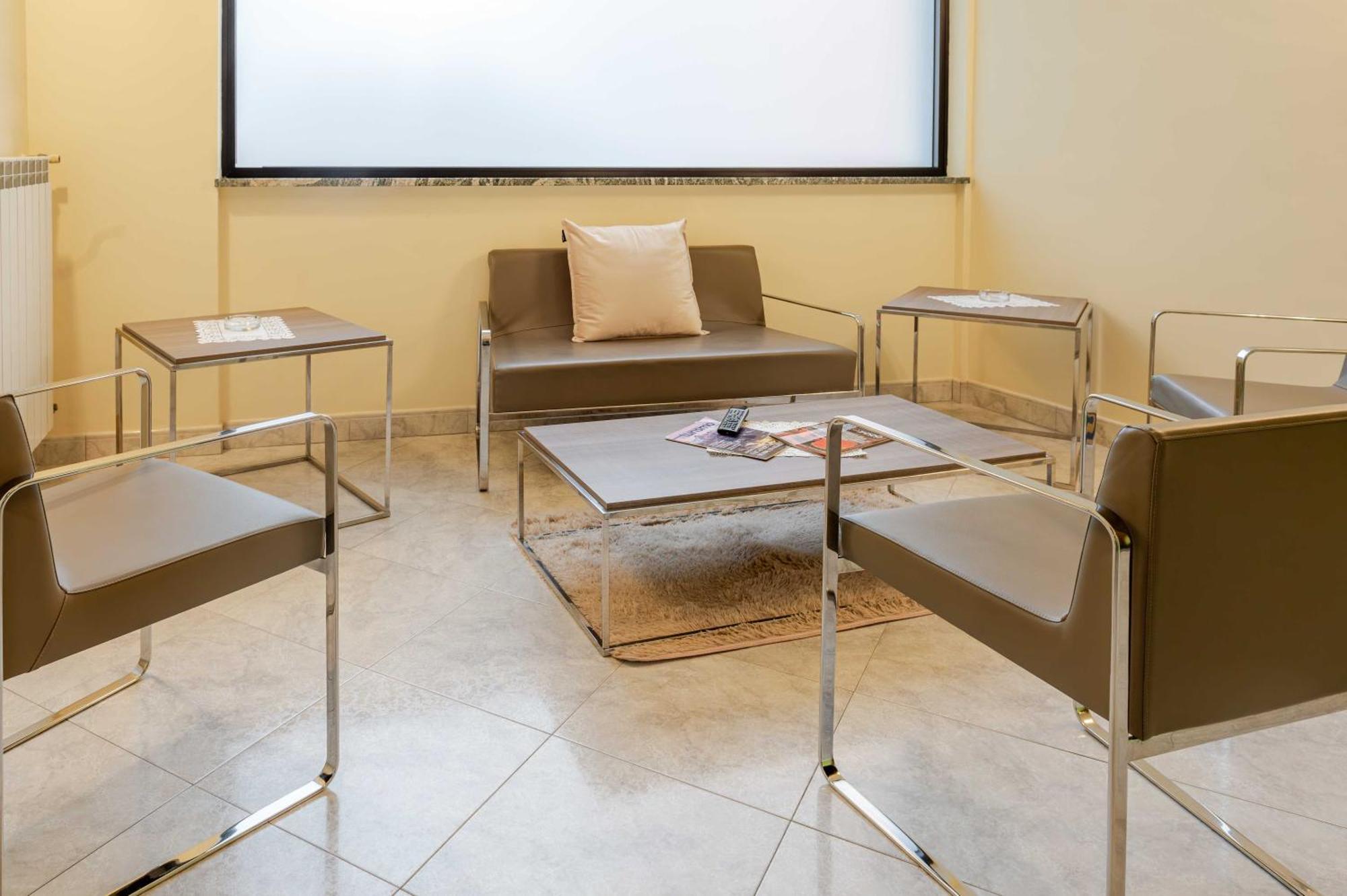 Hotel Posta - 3 Stars - Comfortable Stay In Ventimiglia Esterno foto